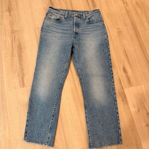 Levi’s 501 frayed hem ankle length jeans - size 29
